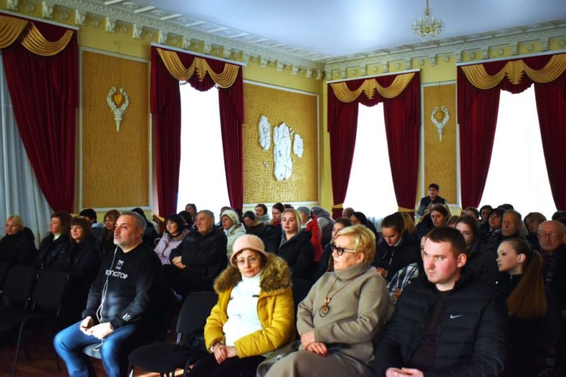 У Конотопі відбулася творча зустріч з режисеркою фільма «Малевич»