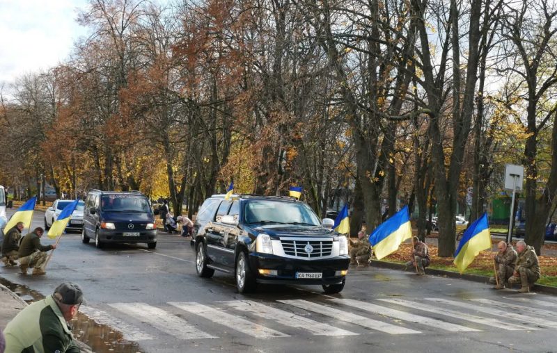 У Ромнах попрощалися з 27-річним Захисником Сергієм Карпенком, який загинув під Пісками
