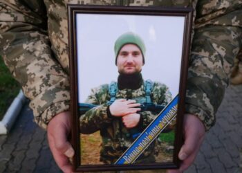 У Ромнах попрощалися з 27-річним Захисником Сергієм Карпенком, який загинув під Пісками