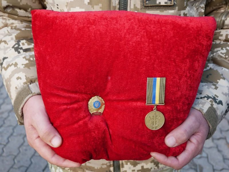 У Ромнах попрощалися з 27-річним Захисником Сергієм Карпенком, який загинув під Пісками