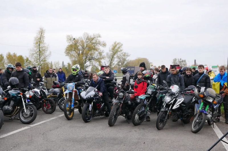 У Ромнах відбувся мотопробіг на честь Захисників України