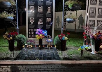 У Ромнах вшанували пам’ять загиблих захисників свічками пам’яті