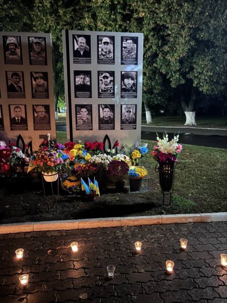 У Ромнах вшанували пам’ять загиблих захисників свічками пам’яті