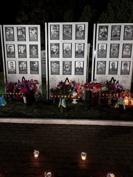 У Ромнах вшанували пам’ять загиблих захисників свічками пам’яті