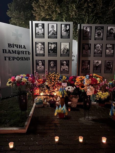 У Ромнах вшанували пам’ять загиблих захисників свічками пам’яті