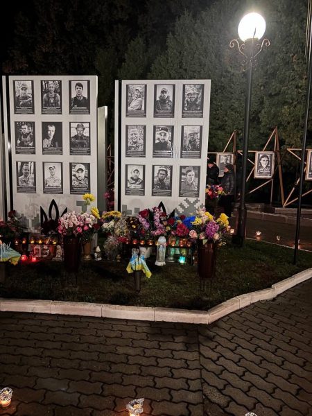 У Ромнах вшанували пам’ять загиблих захисників свічками пам’яті