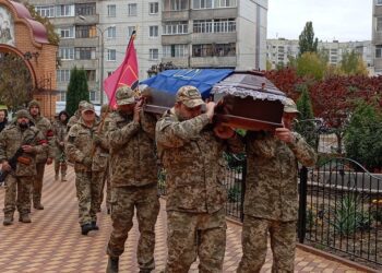 У Сумах провели в останню путь захисника Сергія Супруна