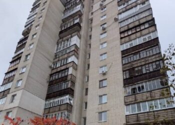 У Сумах внаслідок вчорашньої атаки вибито 7 вікон та 42 балконних рами