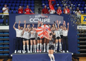 Українки розбили парижан та завоювали Суперкубок Франції з волейболу
