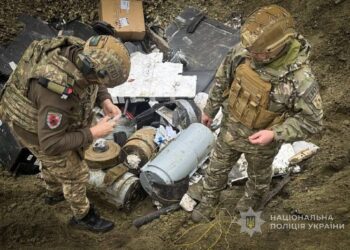 Вибухотехніки поліції Сумщини вилучають та знищують боєприпаси, що не вибухнули