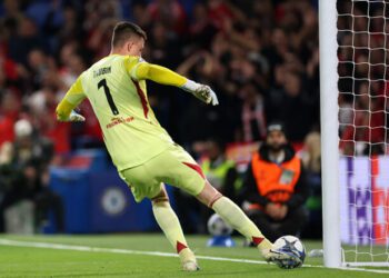 ВІДЕО. Трубін ледь самостійно не відправив м’яч у свої ворота в матчі ЛЧ