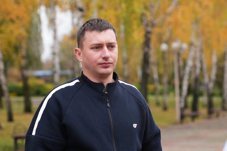 “ВІН ЗАЛЕТІВ ЗА ПОСАДКУ — І ТАМ ЛЯПНУВСЯ”: СУМ’ЯНИН ЗБИВ РОСІЙСЬКИЙ ГЕЛІКОПТЕР З JAVELIN