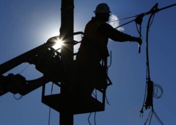 Завтра упродовж дня в обсязі 1,5 черги діятимуть графіки погодинних відключень світла
