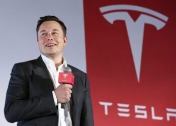 Ілон Маск визнав, що автовиробники не хочуть автопілот Tesla