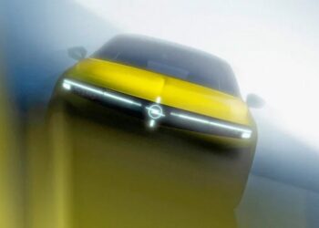 Opel показав перші зображення оновленої Astra