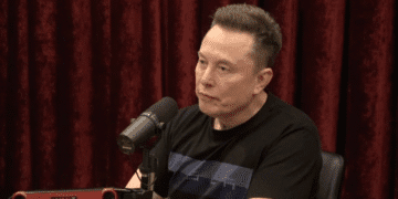 Tesla злетить: Маск анонсував “незабутню” презентацію машини з “божевільною технологією”