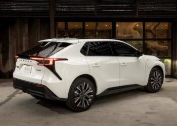 Ще один японський автовиробник відкидає плани щодо виробництва електромобілів