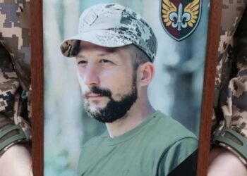 Сьогодні Сумська громада попрощалася із мужнім воїном Анатолієм Стеценком