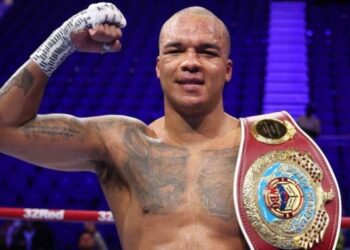 Президент WBO повідомив, хто замінить Усика у поєдинку проти Вордлі