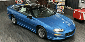 Виявлено культовий американський спорткар 90-х без пробігу і в заводському пакуванні (ФОТО)