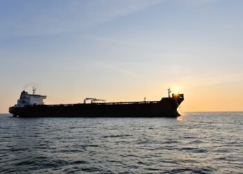 Bloomberg: на танкерах у світовому океані накопичився мільярд барелів нафти