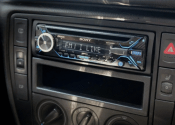 Як самостійно підключити смартфон до старої автомобільної магнітоли