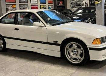 Унікальна BMW 90-х продається удвічі дорожче, ніж коштувала новою