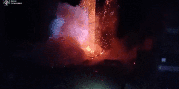 Ворог атакував сільськогосподарське підприємство у Лебединській громаді: виникла пожежа