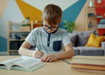 Безпечна освіта для дітей в Україні: як обрати онлайн-школу в умовах війни