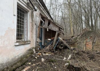 “Була лише одна мрія – врятувати внучку”. Армія РФ вдарила КАБом по Кролевецькій громаді на Сумщині