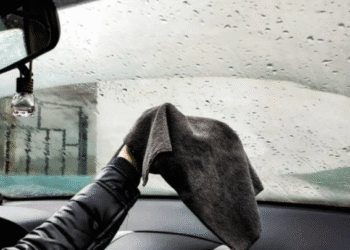 Секрети водіїв: бюджетні методи боротьби з конденсатом в салоні авто (ВІДЕО)