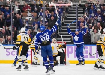 НХЛ: Торонто у важкій боротьбі переміг Піттсбург