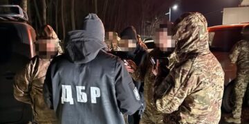ДБР затримало ексначальника ТЦК з Донеччини, який за гроші допомагав військовим тікати з частин на Сумщині