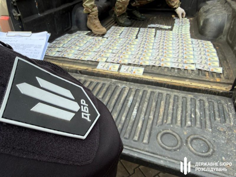 ДБР затримало ексначальника ТЦК з Донеччини, який за гроші допомагав військовим тікати з частин на Сумщині