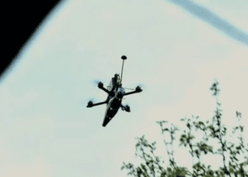 На Сумщині окупанти атакували авто, яке розвозло хліб та вдарили FPV-дроном по трактору: є загиблі та ранені