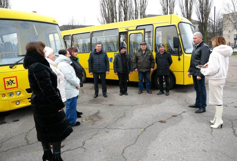 Два нових шкільних автобуси отримали заклади освіти Роменської громади