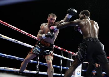 Джошуа Буатсі спірно переміг Зака Паркера