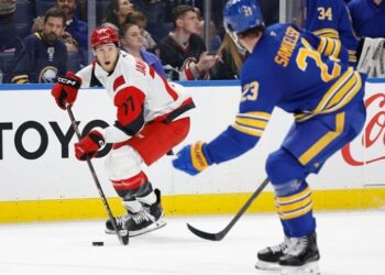 НХЛ: Кароліна сенсаційно поступилася