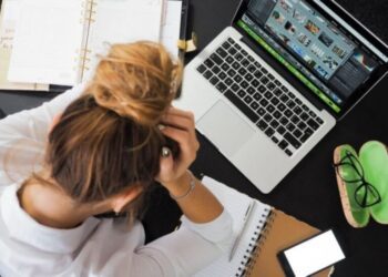 Хотіла отримати допомогу від ООН, а втратила 27 тис.грн: черговою жертвою онлайн-шахраїв стала жителька Шостки