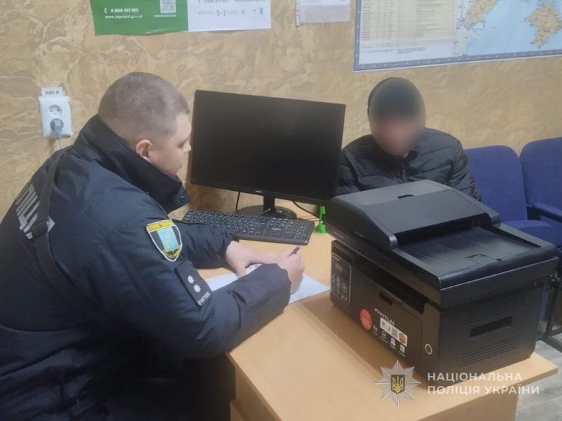 Конотопські поліцейські затримали чоловіка, який займався збутом наркотиків