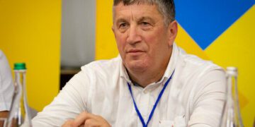 МЕЛЬНИК: «Якщо ми ще так рік-два пробудемо, то з торбами підемо»