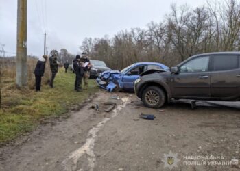 На Конотопщині Mitsubishi виїхало на зустрічну смугу та зіткнулося з “Ланосом”