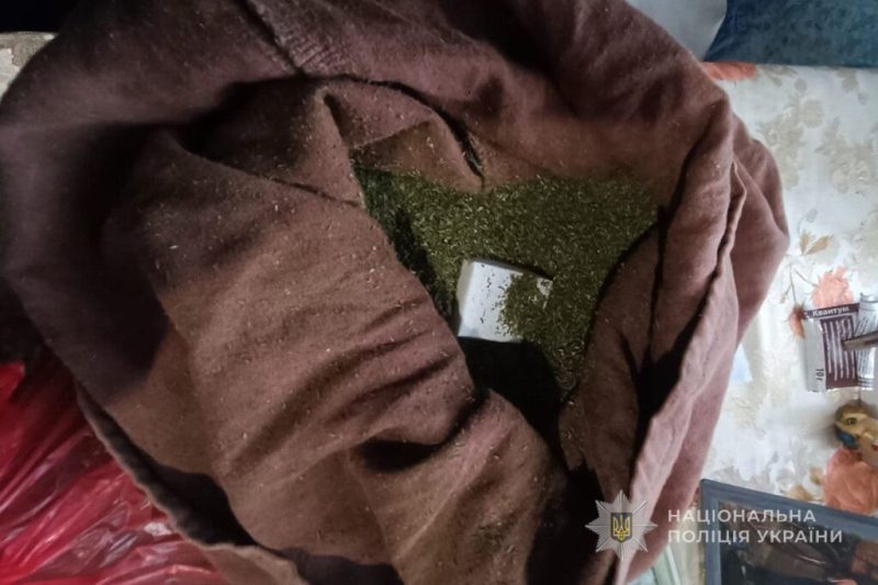 Планував збути кілограм наркотиків: конотопські поліцейські затримали наркодилера