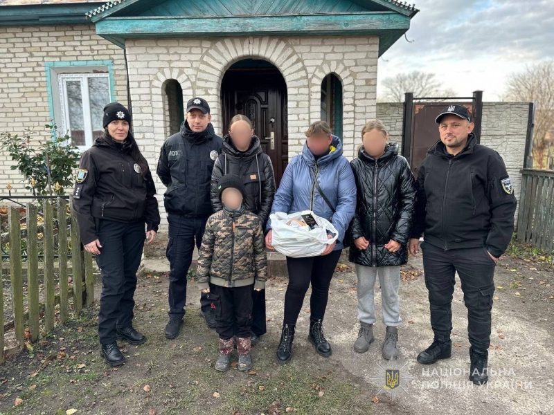 Родини Шосткинського району, які перебувають у складних життєвих обставинах, отримали допомогу від правоохоронців та капеланів