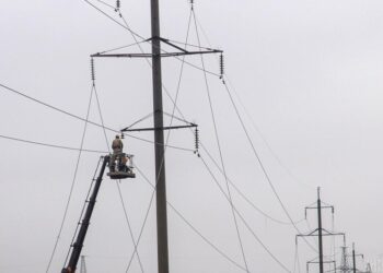 Росія знову вдарила по багатостраждальній енергетиці: де найважче зі світлом