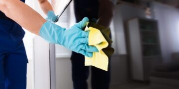 Телевізори можна протирати тільки одним засобом: інші непоправно зіпсують екран