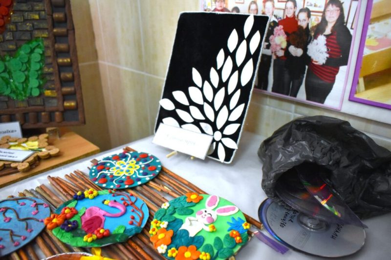 У Конотопі  відкрилась персональна виставка Марії Тріфан «Апсайклінг. Мистецтво переробки»