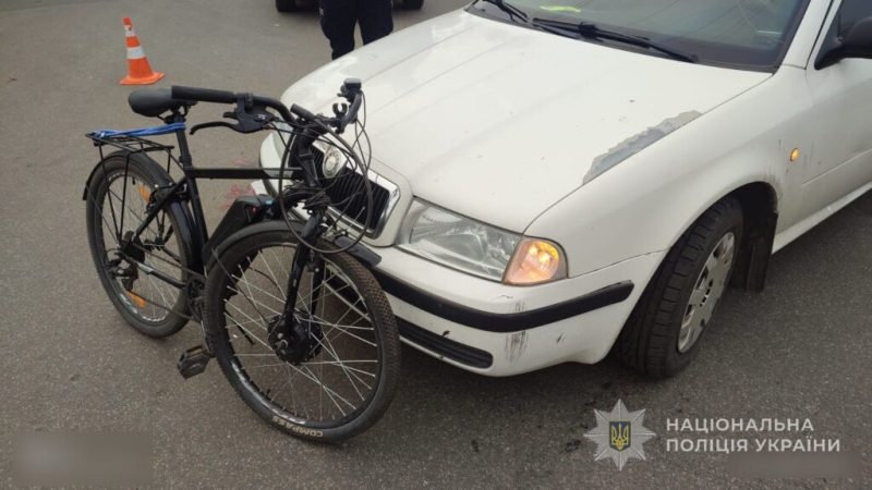 У Конотопі під колеса автівки потрапив велосипедист