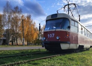 У Конотопі після ремонту повернули на маршрут пошкоджений ворожою атакою трамвай