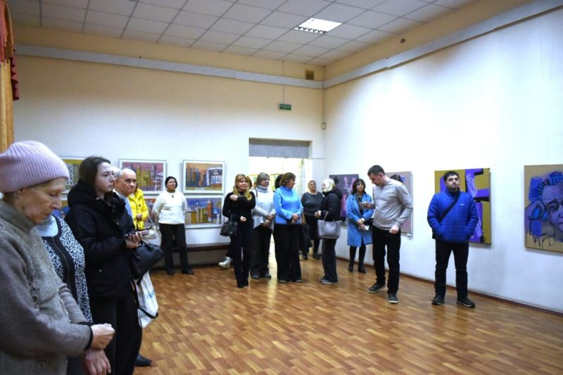 У Конотопі відкрилась персональна виставка Володимира Харакоза